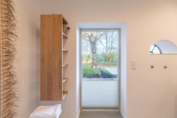 Foto van rietgedekte vakantiewoning met tegelkachel - Vakantiehuis in Tetenbüll - BathRoom