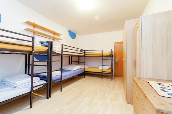 Foto van hondvriendelijk groepshuis in Hessen met tuin - Vakantiehuis in Bad Zwesten-Wenzigerode - BedRoom