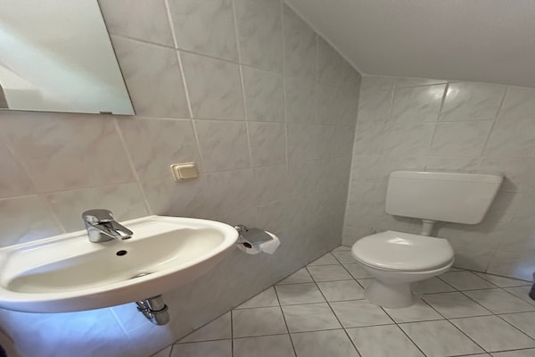 Foto van Vakantiehuis in het Knüllgebergte met balkon - Vakantiehuis in Neuenstein-Mühlbach - BathRoom