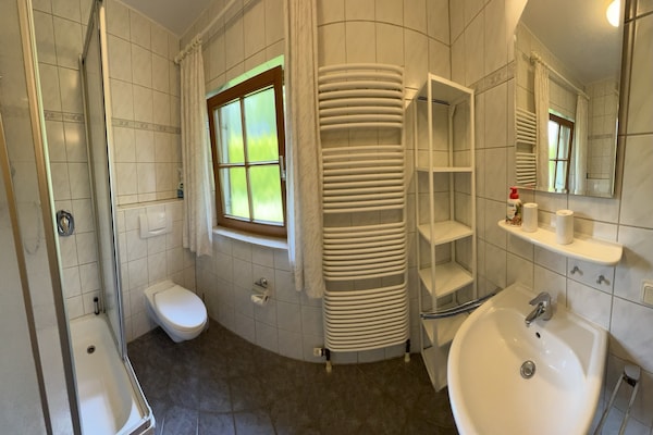Foto van Vakantiehuis in het Knüllgebergte met balkon - Vakantiehuis in Neuenstein-Mühlbach - BathRoom