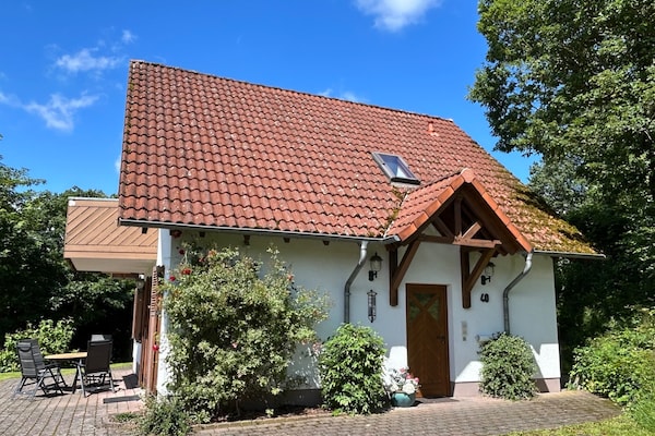 Foto van Vakantiehuis in het Knüllgebergte met balkon - Vakantiehuis in Neuenstein-Mühlbach - ExteriorSummer