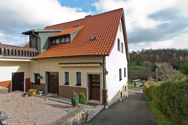Foto van vakantiehuis in het Thüringer Woud met dak - Vakantiehuis in Bad Liebenstein - ExteriorSummer