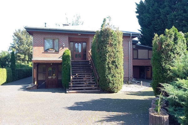 Foto van Uitnodigend vakantieappartement in het pittoreske Staßfurt - ExteriorSummer