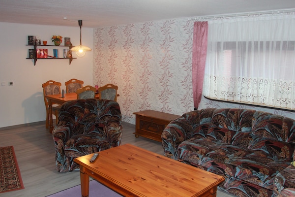 Foto van Uitnodigend vakantieappartement in het pittoreske Staßfurt - LivingRoom