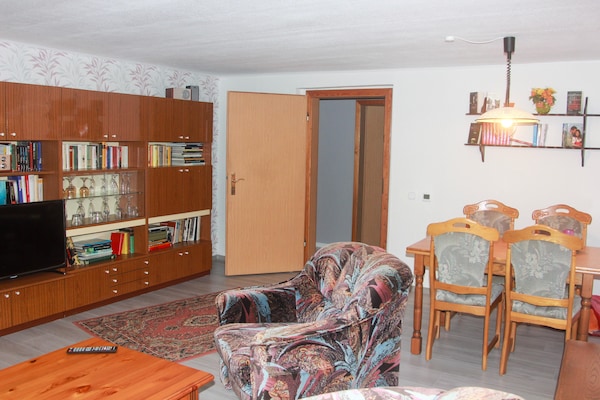 Foto van Uitnodigend vakantieappartement in het pittoreske Staßfurt - LivingRoom