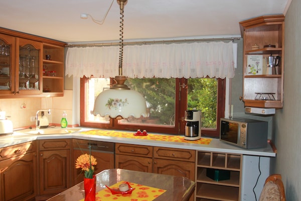 Foto van Uitnodigend vakantieappartement in het pittoreske Staßfurt - Kitchen