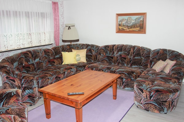 Foto van Uitnodigend vakantieappartement in het pittoreske Staßfurt - LivingRoom