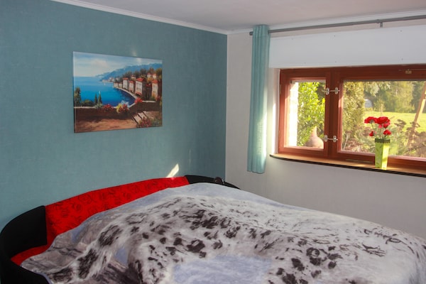 Foto van Uitnodigend vakantieappartement in het pittoreske Staßfurt - BedRoom