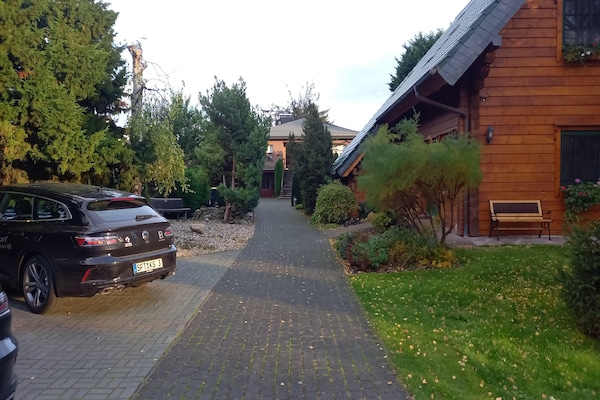Foto van Uitnodigend vakantieappartement in het pittoreske Staßfurt - ExteriorSummer