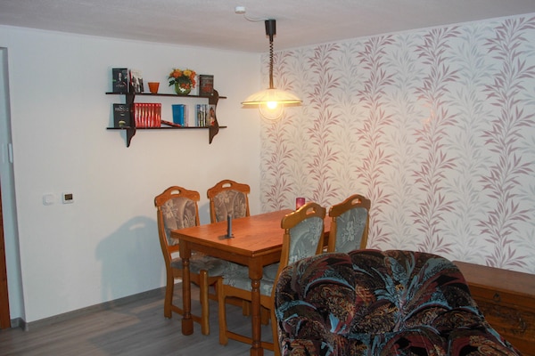 Foto van Uitnodigend vakantieappartement in het pittoreske Staßfurt - LivingRoom