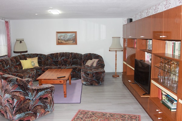 Foto van Uitnodigend vakantieappartement in het pittoreske Staßfurt - LivingRoom