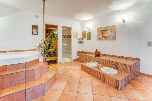 Foto van Appartement met wellnessoase - Vakantiehuis in Hellenthal- Reifferscheid - BathRoom