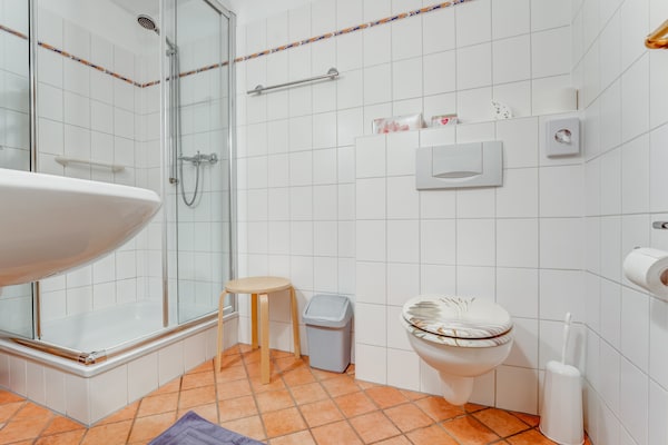 Foto van Appartement met wellnessoase - Vakantiehuis in Hellenthal- Reifferscheid - BathRoom
