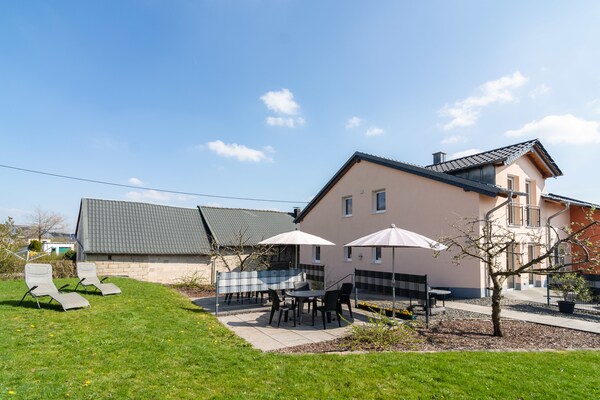 Foto van Traumhaftes Feriendomizil für Familien - Vakantiehuis in Ellscheid - TerraceBalcony