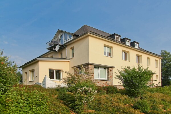 Foto van Appartement in Sauerland met terras - Vakantiehuis in Erndtebrück - ExteriorSummer