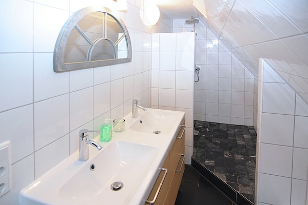 Foto van Gezellig chalet aan de skipistes - Vakantiehuis in Neuastenberg - BathRoom