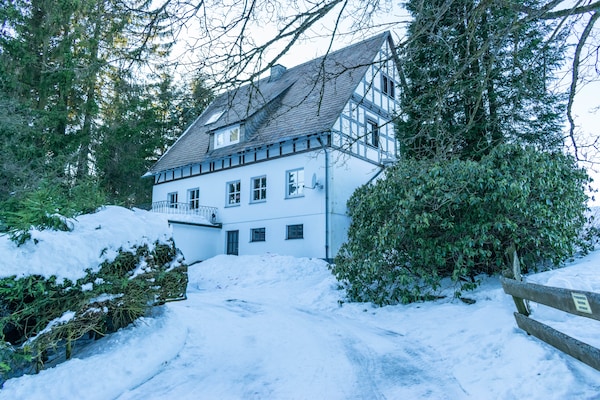 Foto van Gezellig chalet aan de skipistes - Vakantiehuis in Neuastenberg - ExteriorWinter