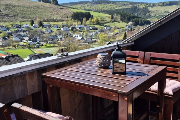 Foto van Appartement met uitzicht op de bergen nabij Winterberg - TerraceBalcony