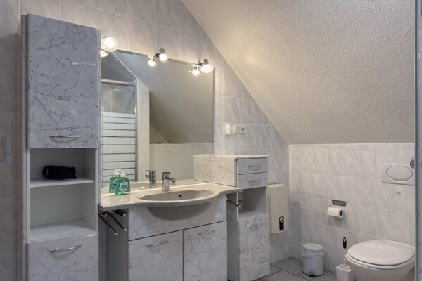 Foto van Ferienhaus mit Weitblick bei Medebach - Vakantiehuis in Medebach - BathRoom