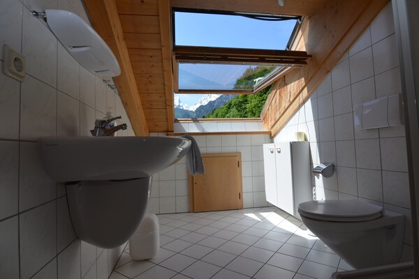 Foto van Rustiek comfort, Alpenparadijs - Vakantiehuis in Schönau am Königssee - BathRoom