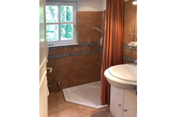 Foto van Landhaus Weickenhof Comfortabele vakantiewoning - Vakantiehuis in Velburg-Unterweickenhof - BathRoom