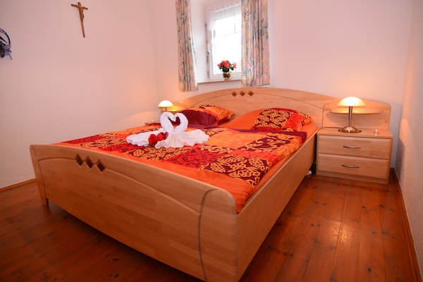 Foto van Prachtig vakantiehuis met grote tuin nabij Stadlern - BedRoom