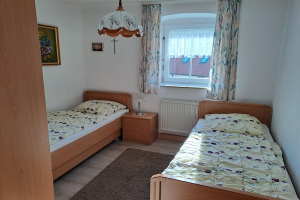 Foto van Prachtig vakantiehuis met grote tuin nabij Stadlern - BedRoom
