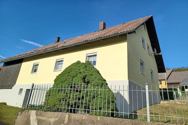 Foto van Prachtig vakantiehuis met grote tuin nabij Stadlern - ExteriorSummer