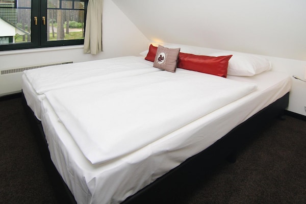 Foto van Twee-onder-een-kapwoningen in het natuurresort Drewitz - BedRoom