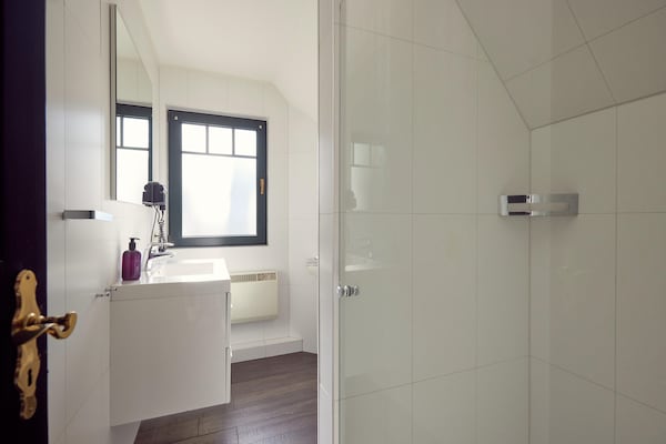 Foto van Twee-onder-een-kapwoningen in het natuurresort Drewitz - BathRoom
