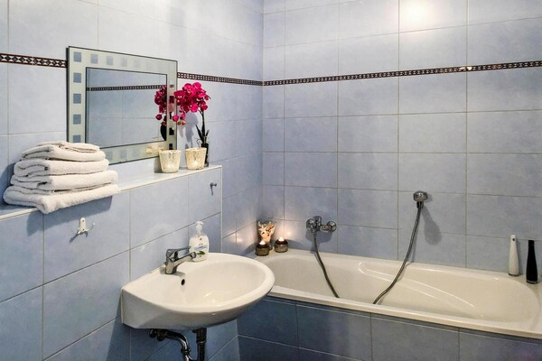 Foto van Prachtig vakantiehuis met terras - Vakantiehuis in Sommersdorf - BathRoom