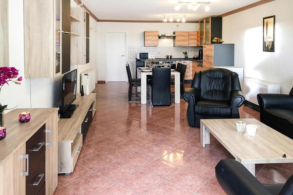 Foto van Prachtig vakantiehuis met terras - Vakantiehuis in Sommersdorf - LivingRoom