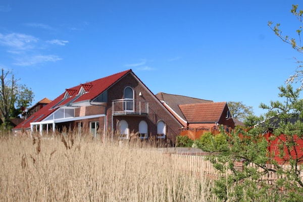 Foto van Vakantiehuis met drie badkamers in Dornumersiel - Vakantiehuis in Dornumersiel - ExteriorSummer