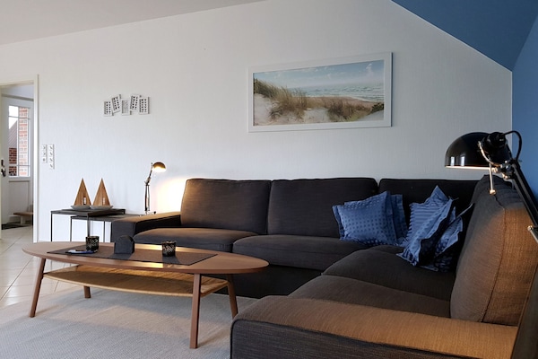 Foto van Vakantiehuis met drie badkamers in Dornumersiel - Vakantiehuis in Dornumersiel - LivingRoom