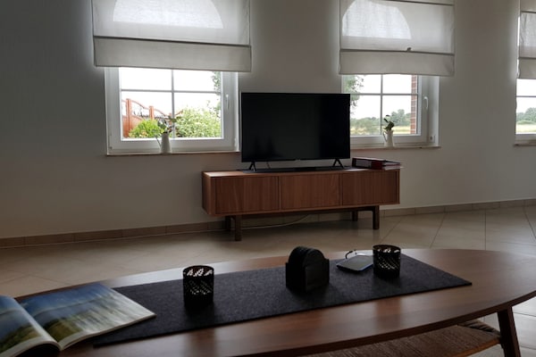 Foto van Vakantiehuis met drie badkamers in Dornumersiel - Vakantiehuis in Dornumersiel - LivingRoom