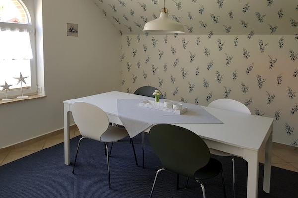 Foto van Vakantiehuis met drie badkamers in Dornumersiel - Vakantiehuis in Dornumersiel - DiningRoom