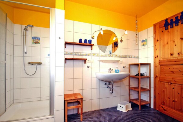 Foto van Vakantiehuis aan de Deichtor in Neßmersiel - Vakantiehuis in Neßmersiel - BathRoom