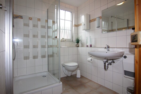 Foto van Halfvrijstaande woning Bernsteinhaus II, Trassenheide - BathRoom