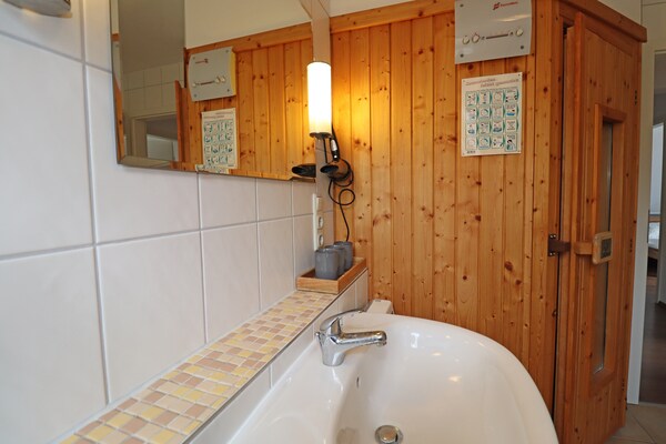 Foto van Halfvrijstaande woning Bernsteinhaus II, Trassenheide - BathRoom