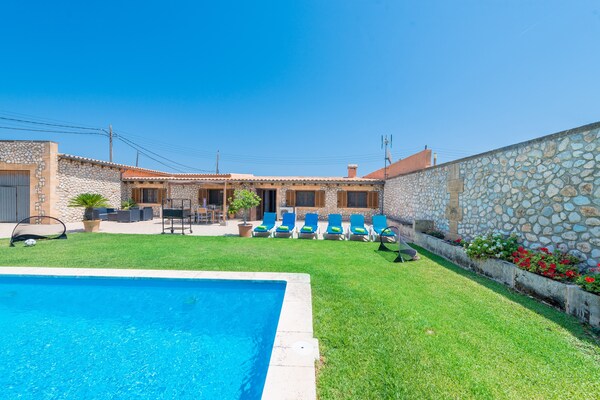 Foto van Villa in Sa Pobla met privézwembad & BBQ - Vakantiehuis in Sa Pobla, Illes Balears - ExteriorSummer