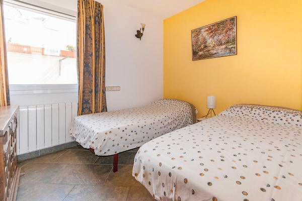 Foto van Villa aan het zwembad vlakbij de stranden - Vakantiehuis in Roses - BedRoom