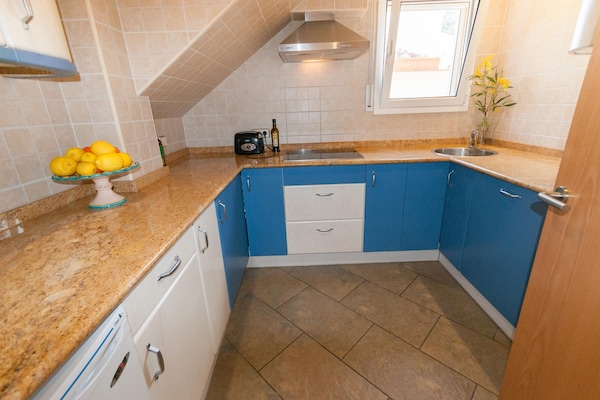 Foto van Villa aan het zwembad vlakbij de stranden - Vakantiehuis in Roses - Kitchen