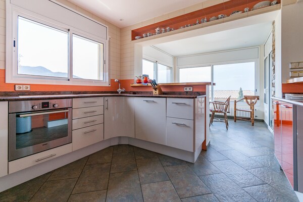 Foto van Villa aan het zwembad vlakbij de stranden - Vakantiehuis in Roses - Kitchen