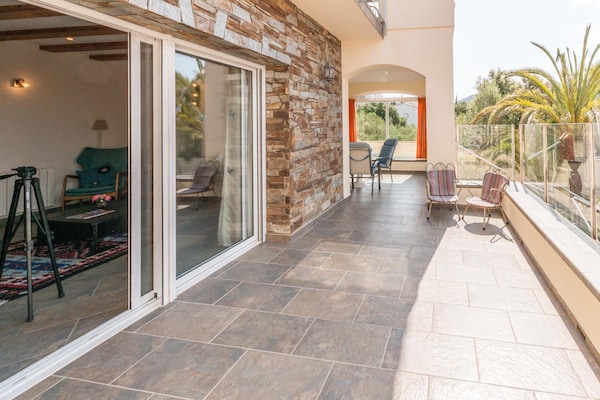 Foto van Villa aan het zwembad vlakbij de stranden - Vakantiehuis in Roses - TerraceBalcony