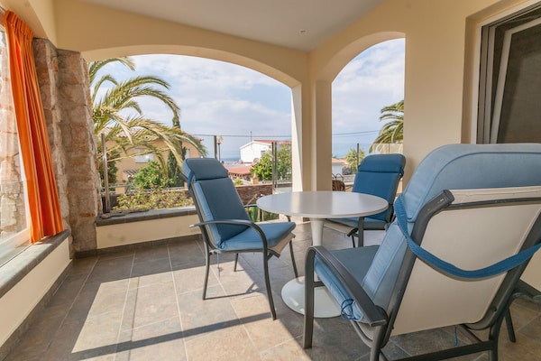 Foto van Villa aan het zwembad vlakbij de stranden - Vakantiehuis in Roses - TerraceBalcony