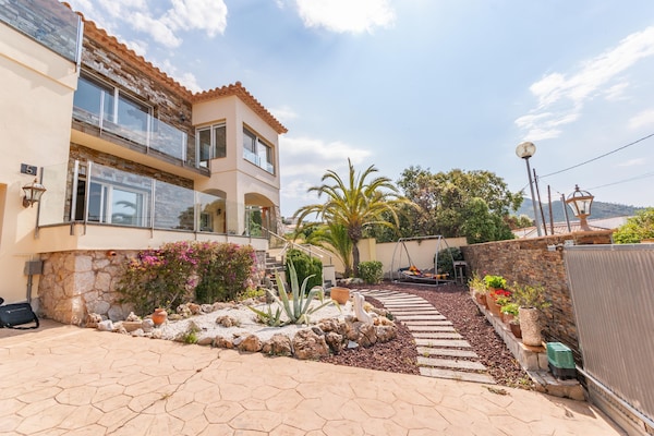 Foto van Villa aan het zwembad vlakbij de stranden - Vakantiehuis in Roses - GardenSummer