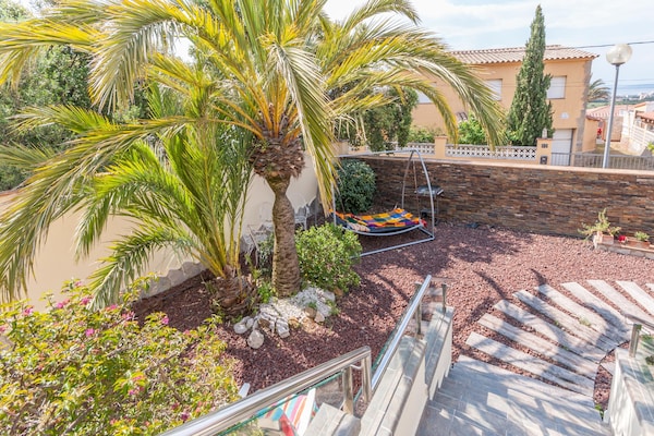 Foto van Villa aan het zwembad vlakbij de stranden - Vakantiehuis in Roses - GardenSummer