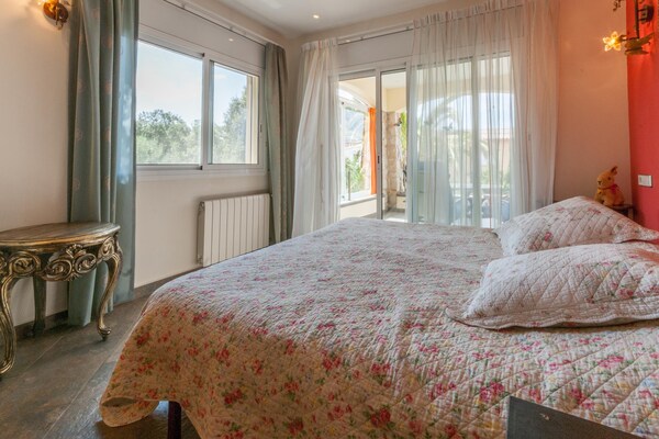 Foto van Villa aan het zwembad vlakbij de stranden - Vakantiehuis in Roses - BedRoom
