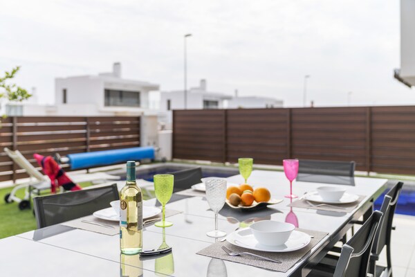 Foto van Luchtige villa nabij golf en restaurants - Vakantiehuis in Vistabella Golf Orihuela - Ambiance