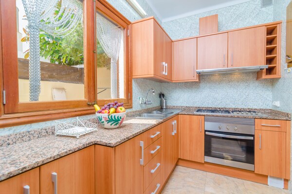Foto van 3-slaapkamerverblijf aan zee - Vakantiehuis in S'illot (manacor), Illes Balears - Kitchen